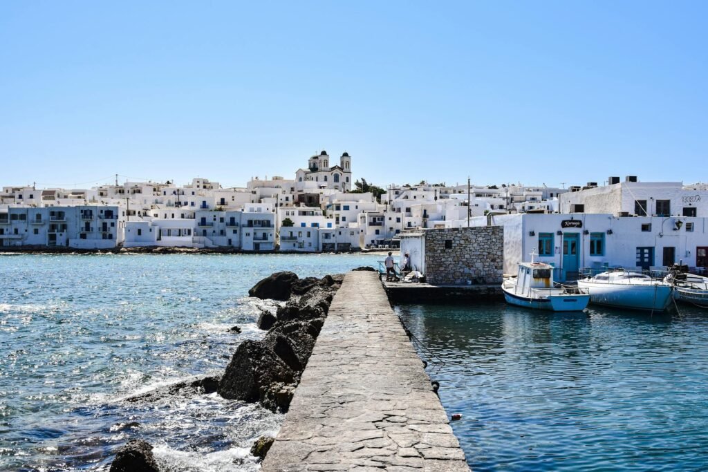 La isla de Paros, en la que se ven barcos pesqueros